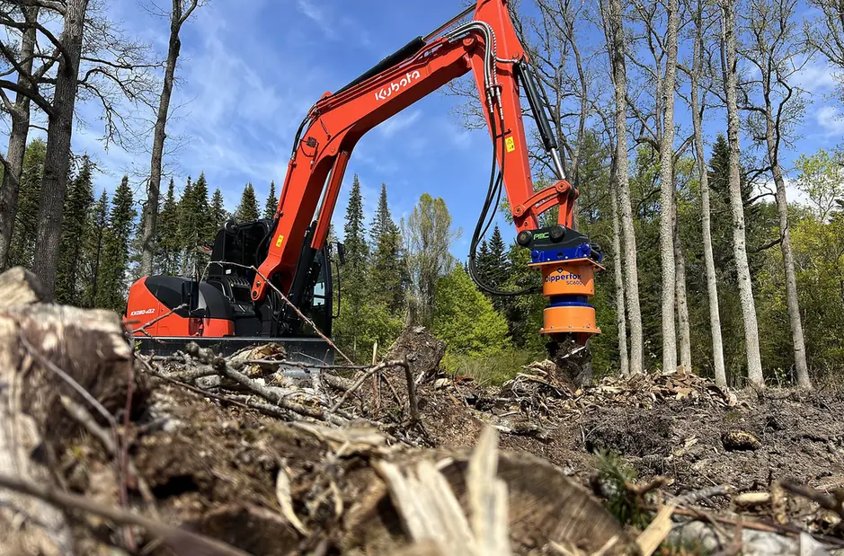 Vertical stump grinder mounted on a compact excavator